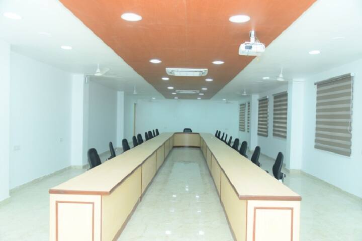 Vels Medical College and Hospital campus in Tiruvallur, Tamil Nadu, India — photo 6