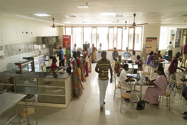 Velammal Medical College Hospital and Research Institute campus in Madurai, Tamil Nadu, India — photo 3
