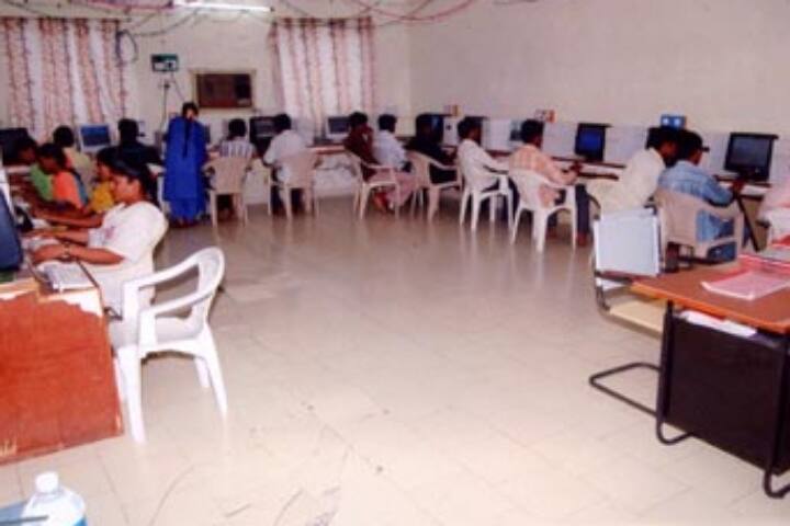 Chundi Ranganayakulu College campus in Chilakaluripet, Andhra Pradesh, India — photo 3