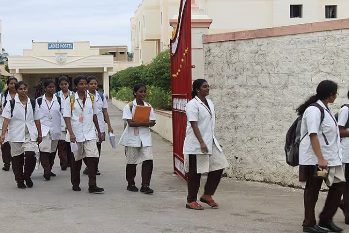 Adhiparasakthi Dental College and Hospital campus in Kancheepuram, Tamil Nadu, India — photo 5