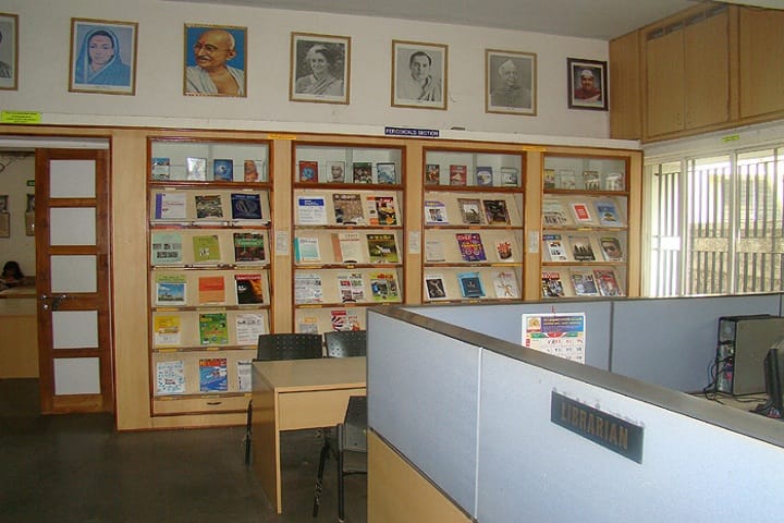 Smt Kusumtai Rajarambapu Patil Kanya Mahavidyalaya campus in Islampur, Maharashtra, India — photo 2