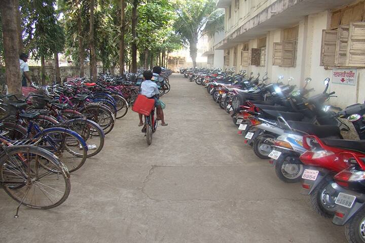 Smt Kusumtai Rajarambapu Patil Kanya Mahavidyalaya campus in Islampur, Maharashtra, India — photo 5