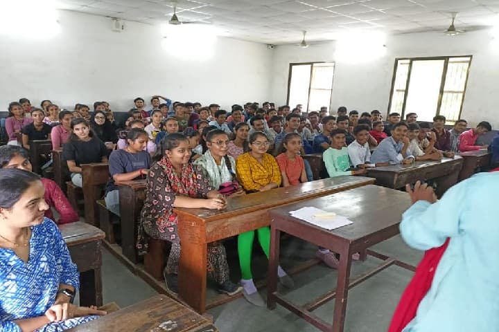 Shri HK Commerce College, Ahmedabad campus in Ahmedabad, Gujarat, India — photo 2