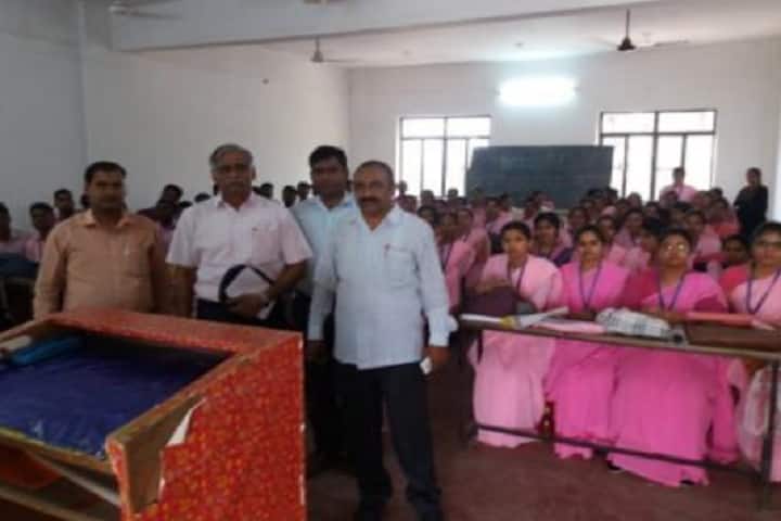 Shahid Caption Vijay Pratap Singh Mahavidyalaya campus in Sakaldiha, Uttar Pradesh, India — photo 2