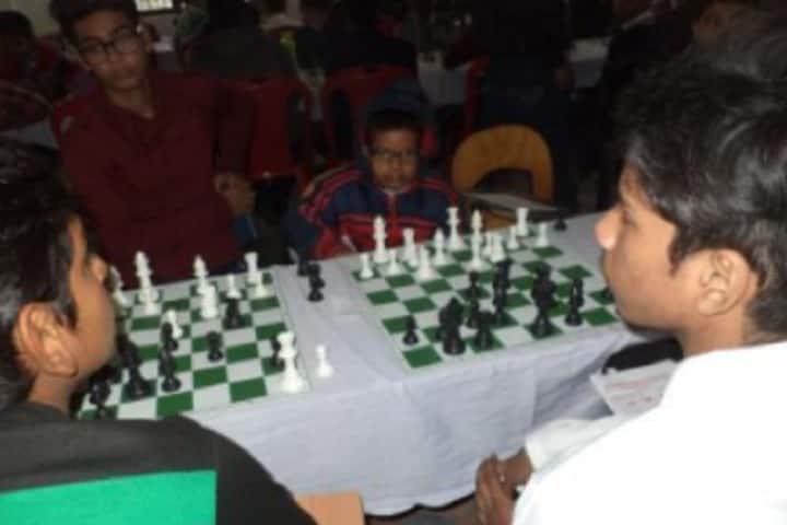 Shahid Caption Vijay Pratap Singh Mahavidyalaya campus in Sakaldiha, Uttar Pradesh, India — photo 3