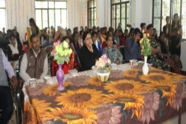 Shahid Caption Vijay Pratap Singh Mahavidyalaya campus in Sakaldiha, Uttar Pradesh, India — photo 4