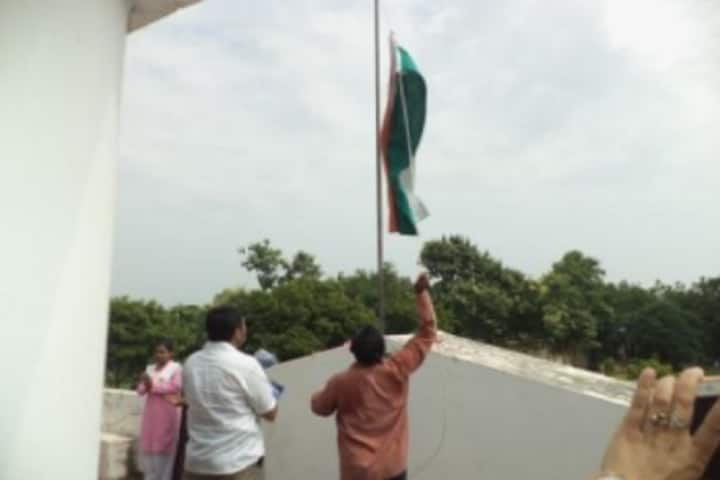 Shahid Caption Vijay Pratap Singh Mahavidyalaya campus in Sakaldiha, Uttar Pradesh, India — photo 5