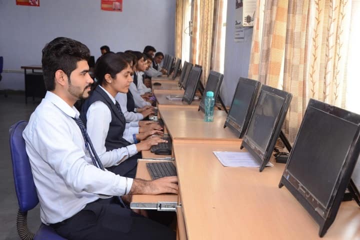 Laxmi Bai Mahila Mahavidyalaya campus in Tonk, Rajasthan, India — photo 3