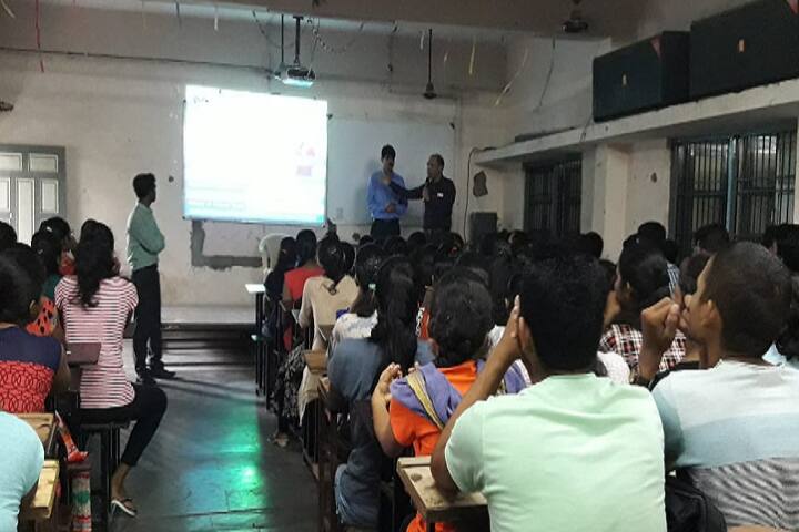 Smt GN Pandya Commerce and Science College campus in Surat, Gujarat, India — photo 6