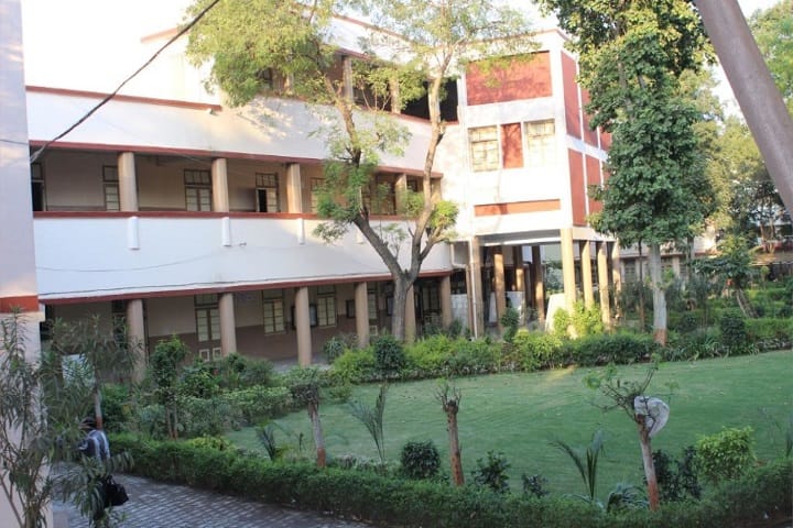 Sarvajanik College of Commerce and Computer Application campus in Surat, Gujarat, India — photo 1