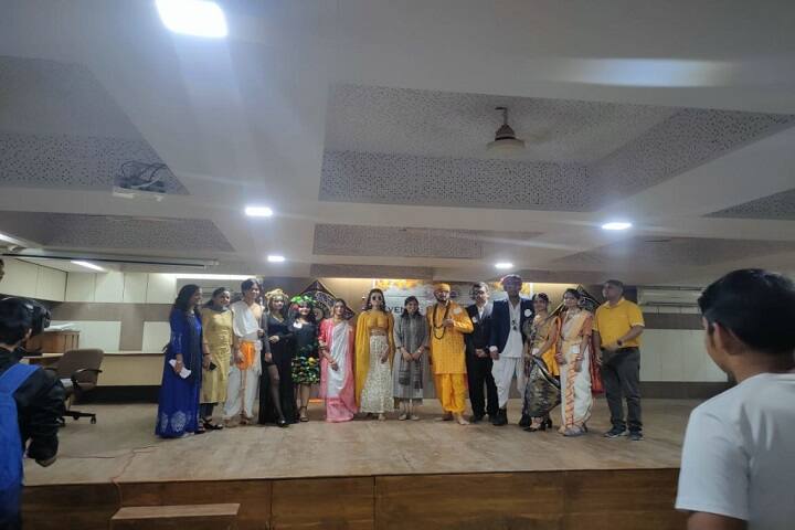 Sarvajanik College of Commerce and Computer Application campus in Surat, Gujarat, India — photo 2