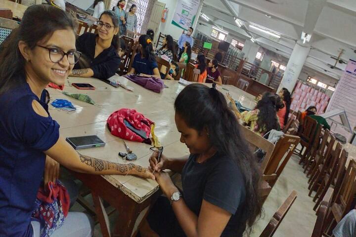 Sarvajanik College of Commerce and Computer Application campus in Surat, Gujarat, India — photo 4
