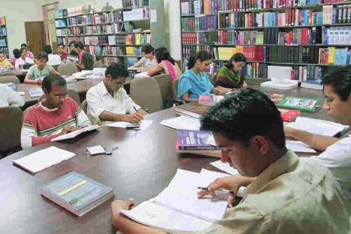 Maa Kalawati Devi Mahila Mahavidhyalaya campus in Ballia, Uttar Pradesh, India — photo 2