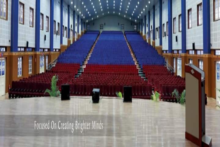 SRM Medical College Hospital and Research Centre campus in Chennai, Tamil Nadu, India — photo 2