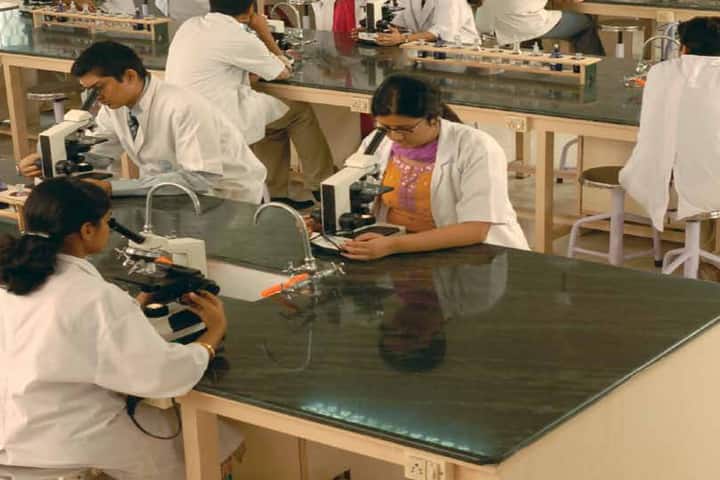 SRM Medical College Hospital and Research Centre campus in Chennai, Tamil Nadu, India — photo 3