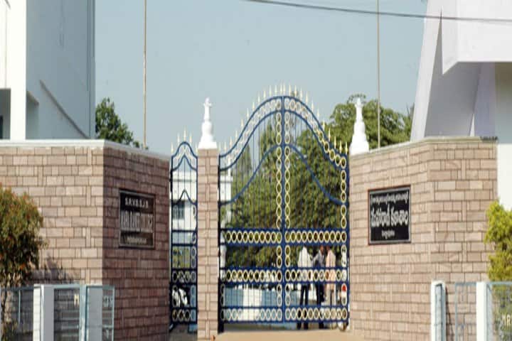 SRVBSJB Maharanee College campus in Peddapuram, Andhra Pradesh, India — photo 2