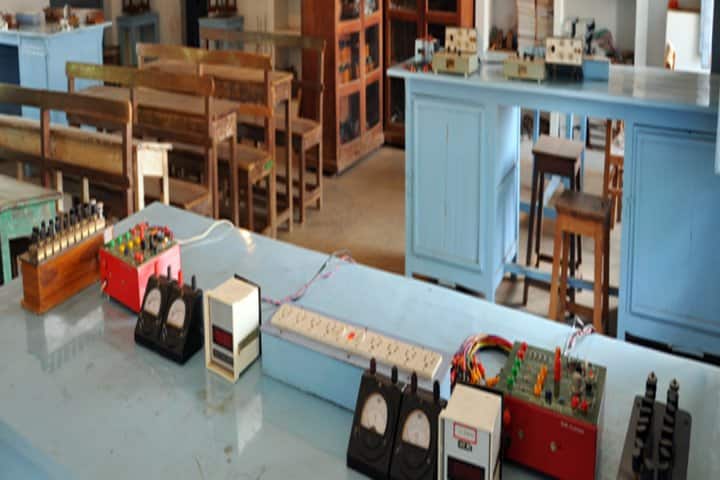 SRVBSJB Maharanee College campus in Peddapuram, Andhra Pradesh, India — photo 3
