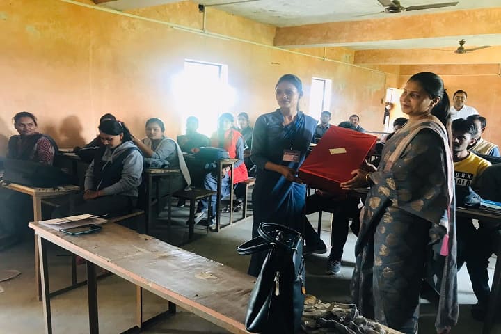 Kargil Sahid Lalmani Yadav Mahavidyalaya campus in Allahabad, Uttar Pradesh, India — photo 5