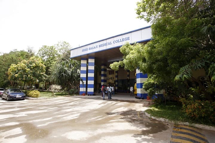 Sree Balaji Medical College and Hospital campus in Chennai, Tamil Nadu, India — photo 1