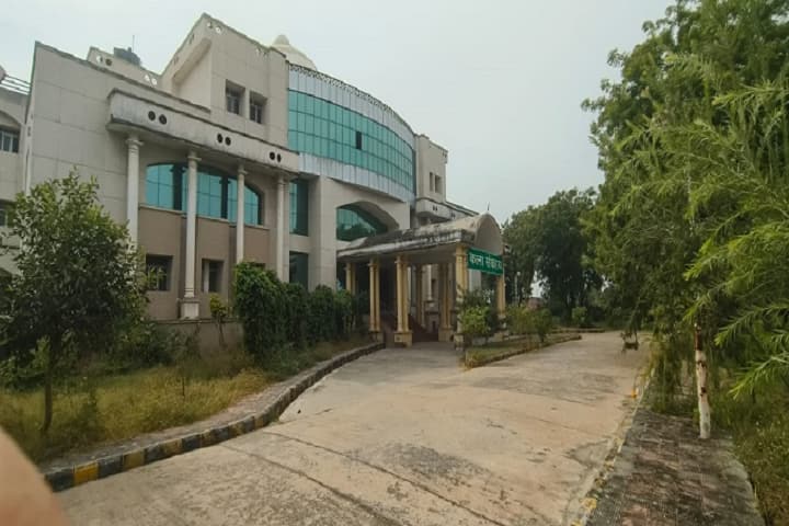 Chaudhary Charan Singh Vidhi Mahavidyalaya campus in Etawah, Uttar Pradesh, India — photo 1