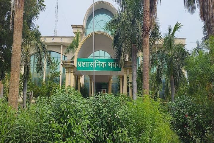 Chaudhary Charan Singh Vidhi Mahavidyalaya campus in Etawah, Uttar Pradesh, India — photo 2