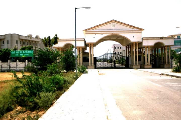 Chaudhary Charan Singh Vidhi Mahavidyalaya campus in Etawah, Uttar Pradesh, India — photo 3