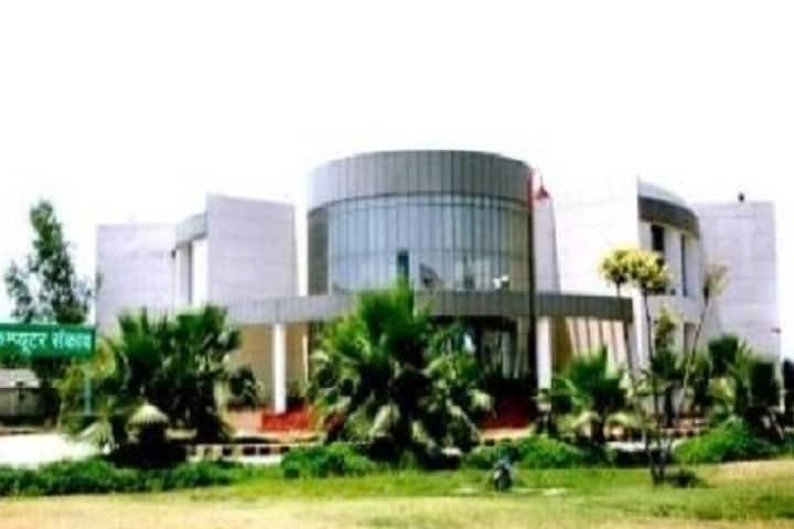 Chaudhary Charan Singh Vidhi Mahavidyalaya campus in Etawah, Uttar Pradesh, India — photo 6