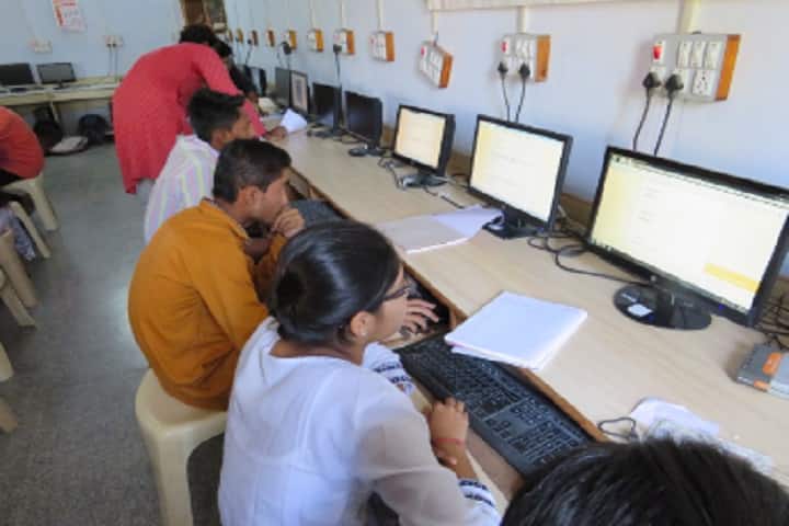 Shri MN Kampani Arts and AK Shah Commerce College campus in Mangrol, Gujarat, India — photo 4