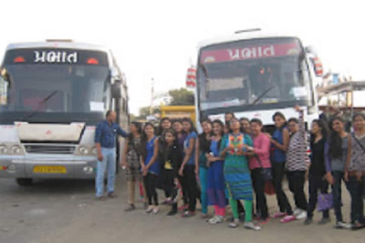 Meenaben Jayantibhai Kundaliya Arts and Commerce Mahila College campus in Rajkot, Gujarat, India — photo 2