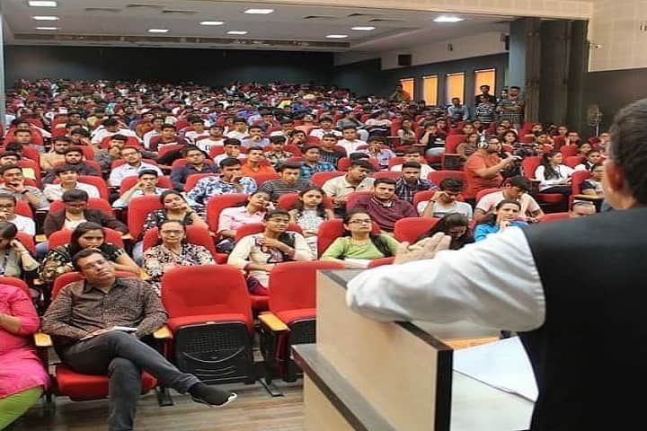 Shree HN Shukla College of IT and Management campus in Rajkot, Gujarat, India — photo 4