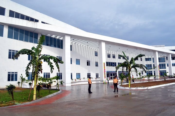 Panimalar Medical College Hospital and Research Institute campus in Chennai, Tamil Nadu, India — photo 1