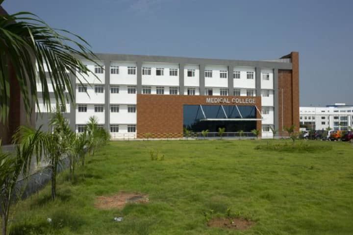 Panimalar Medical College Hospital and Research Institute campus in Chennai, Tamil Nadu, India — photo 3
