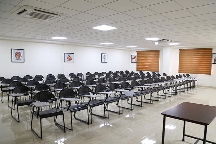 Panimalar Medical College Hospital and Research Institute campus in Chennai, Tamil Nadu, India — photo 4