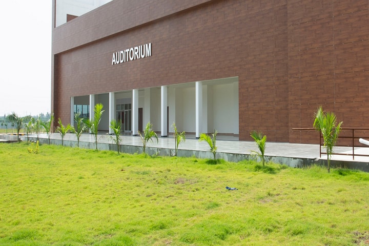 Panimalar Medical College Hospital and Research Institute campus in Chennai, Tamil Nadu, India — photo 5