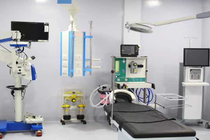 Panimalar Medical College Hospital and Research Institute campus in Chennai, Tamil Nadu, India — photo 6