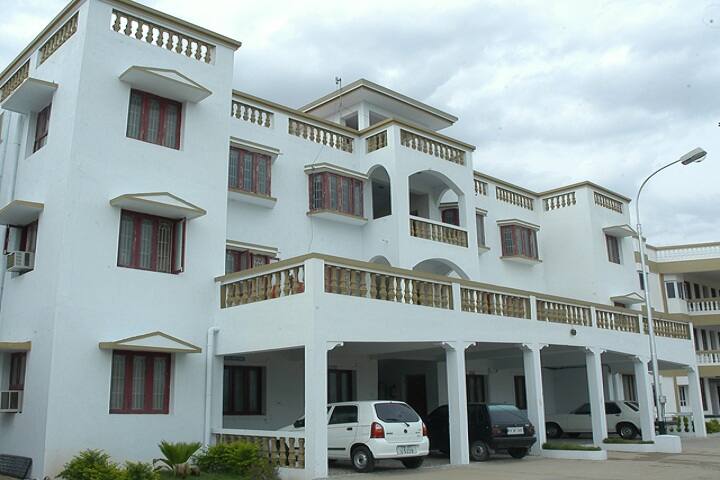 Meenakshi Medical College Hospital and Research Institute campus in Kanchipuram, Tamil Nadu, India — photo 6