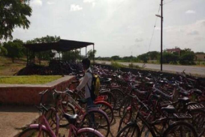 Shri Sant Damaji Mahavidyalaya campus in Mangalwedha, Maharashtra, India — photo 4