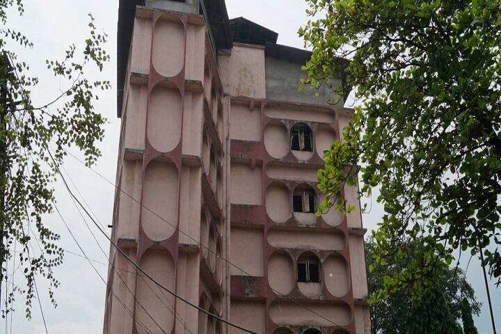 Husna Abdul Malik Madu Women's Degree College of Art Commerce and Science campus in Kalyan, Maharashtra, India — photo 1