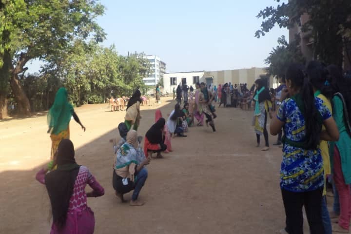 Husna Abdul Malik Madu Women's Degree College of Art Commerce and Science campus in Kalyan, Maharashtra, India — photo 2