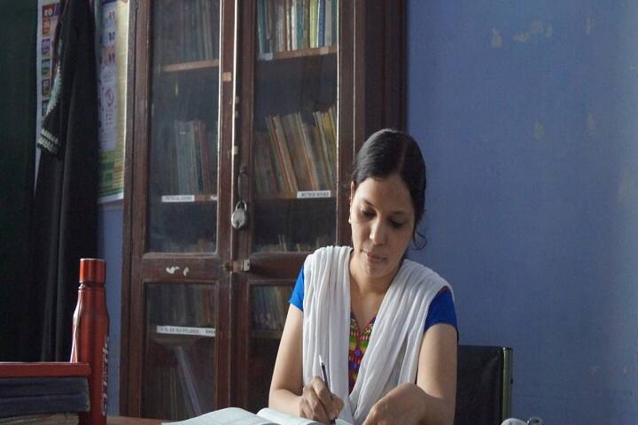 Husna Abdul Malik Madu Women's Degree College of Art Commerce and Science campus in Kalyan, Maharashtra, India — photo 5