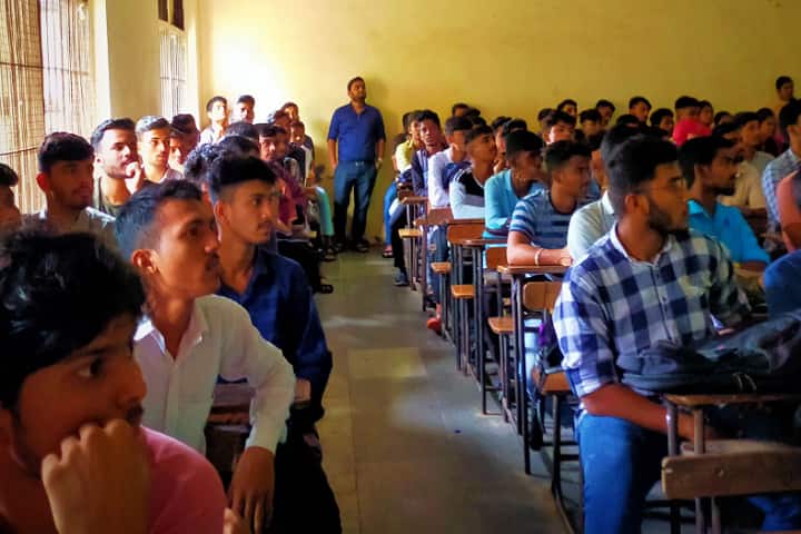 RJ Thakur College of Arts and Commerce campus in Thane, Maharashtra, India — photo 2