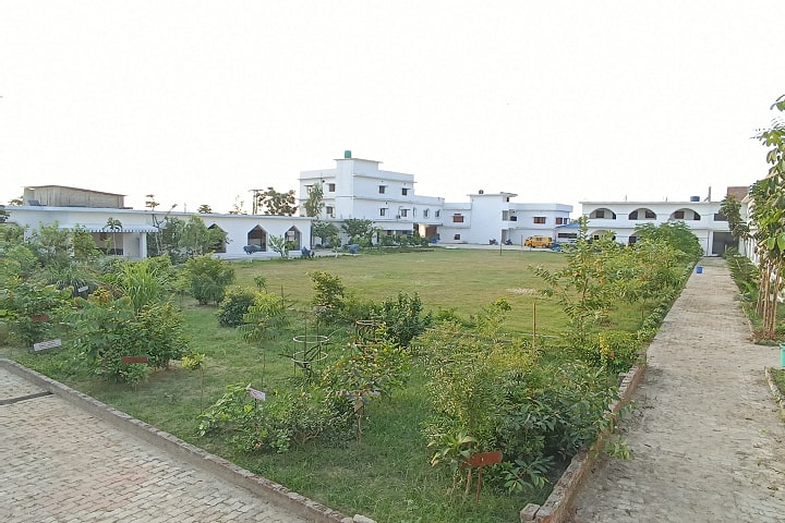 Radiant Institute of Pharmaceutical Sciences campus in Kishanganj, Bihar, India — photo 1