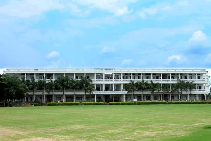 RC Patel Arts Commerce and Science College campus in Dhule, Maharashtra, India — photo 2