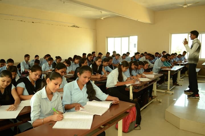 RC Patel Arts Commerce and Science College campus in Dhule, Maharashtra, India — photo 4