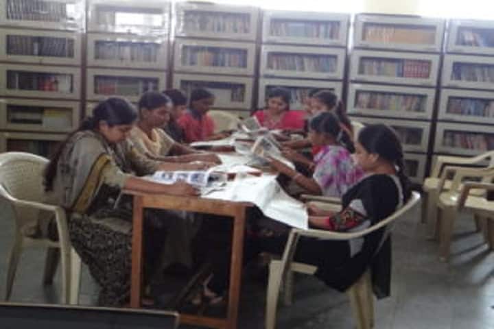 Smt Sushiladevi Deshmukh Senior College campus in Latur, Maharashtra, India — photo 6
