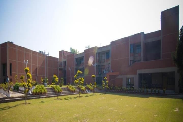 Indian Statistical Institute campus in New Delhi, Delhi, India — photo 1