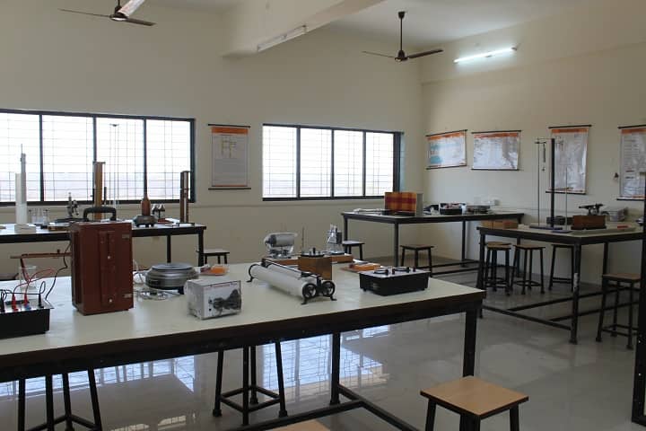 Devi Mahalaxmi Polytechnic College campus in Thane, Maharashtra, India — photo 3