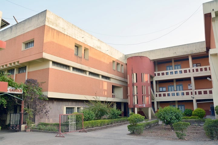 Janata Shikshan Sanstha's Kisan Veer Mahavidyalaya campus in Wai, Maharashtra, India — photo 2
