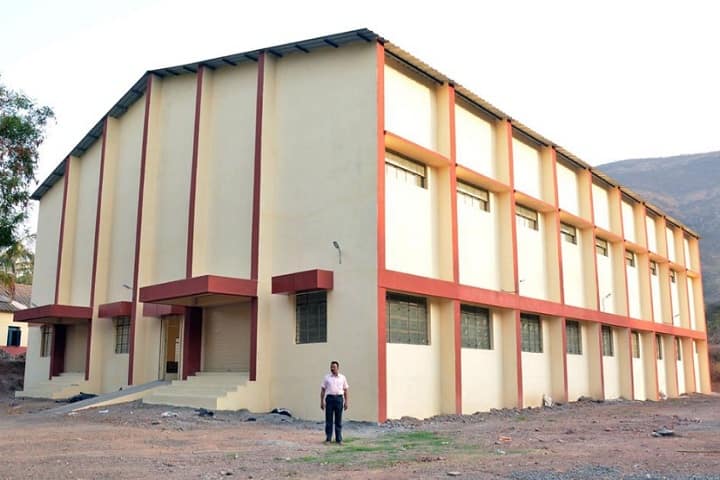 Janata Shikshan Sanstha's Kisan Veer Mahavidyalaya campus in Wai, Maharashtra, India — photo 4