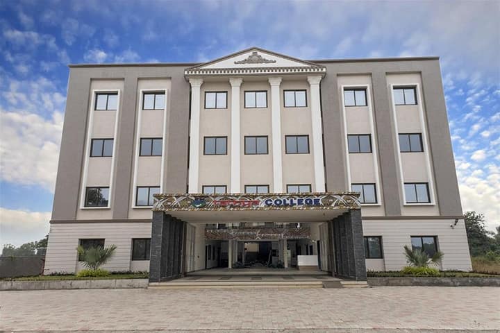 Tathya Pharmacy College campus in Chikhli, Gujarat, India — photo 1
